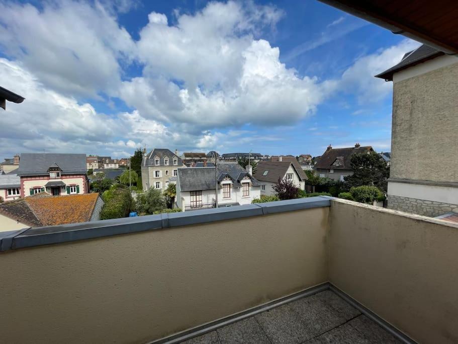 Persea Yourhosthelper Ouistreham Luaran gambar